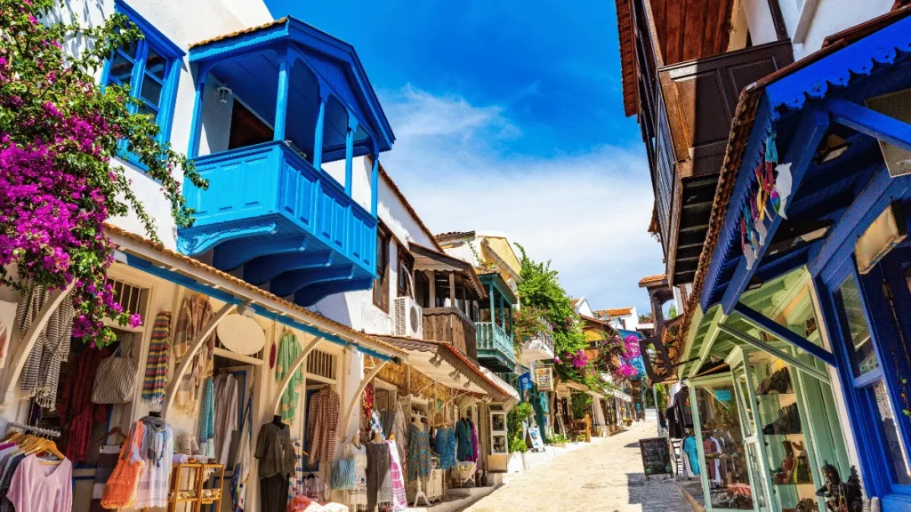 Kaş شوارع أوزون تشارشي